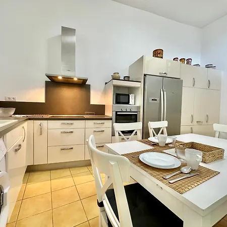 Lejlighed La Hoya Downtown